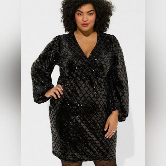 NWT Torrid Black Mini Velour Sequin Surplice Dress size 18 - Picture 1 of 5